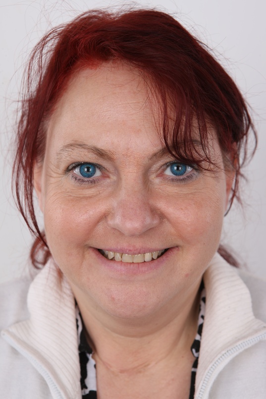 1. Download full pics of Monika (48) from czechcasting.com