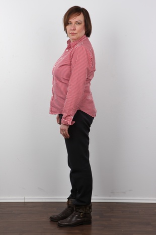 3. Download full pics of model Ivana (49) from czechcasting.com