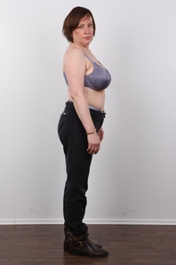 5. Download full pics of Ivana (49) from czechcasting.com