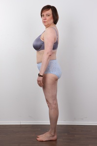 7. Download full pics of Ivana (49) from czechcasting.com