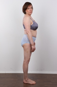 8. Download full pics of Ivana (49) from czechcasting.com