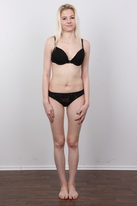 7. Download full pics of Jolana (20) from czechcasting.com