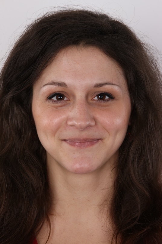 1. Download full pics of Daniela (24) from czechcasting.com