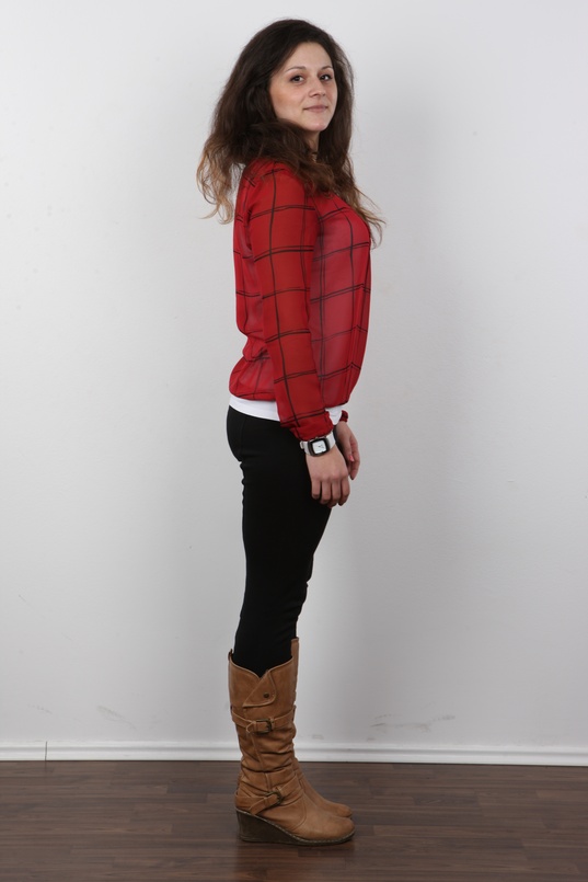 3. Download full pics of Daniela (24) from czechcasting.com