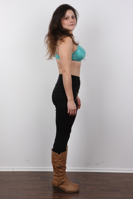 5. Download full pics of Daniela (24) from czechcasting.com