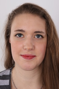 1. Download full pics of Alena (18) from czechcasting.com