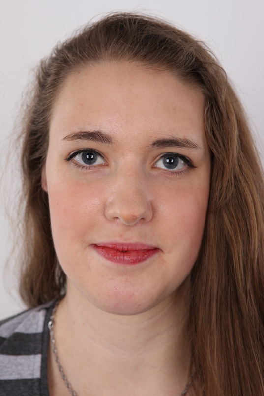 1. Download full pics of Alena (18) from czechcasting.com