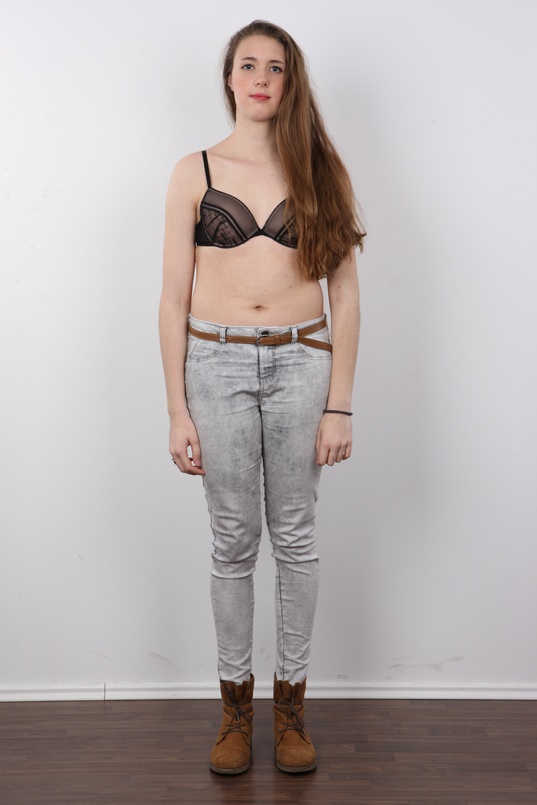 4. Download full pics of Alena (18) from czechcasting.com