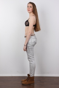 5. Download full pics of Alena (18) from czechcasting.com