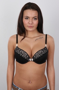 6. Download full pics of Vanesa (21) from czechcasting.com