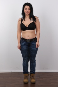 4. Download full pics of Helena (28) from czechcasting.com