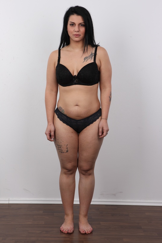 7. Download full pics of Helena (28) from czechcasting.com