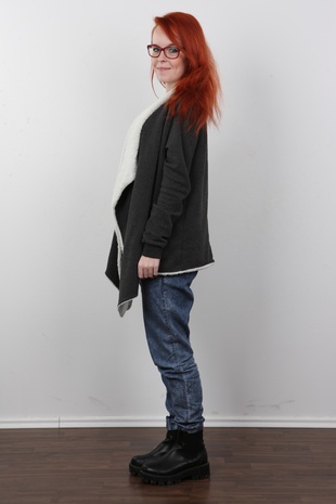 3. Download full pics of model Aneta (22) from czechcasting.com