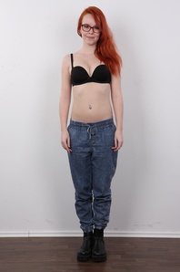 4. Download full pics of Aneta (22) from czechcasting.com