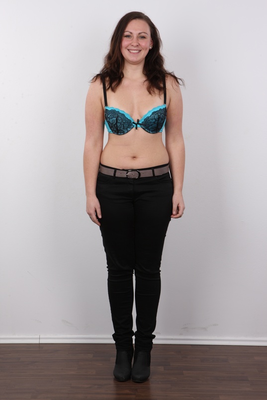 4. Download full pics of Andrea (24) from czechcasting.com