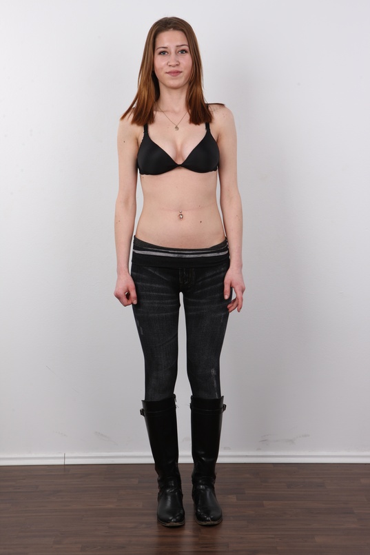 4. Download full pics of Lucie (18) from czechcasting.com