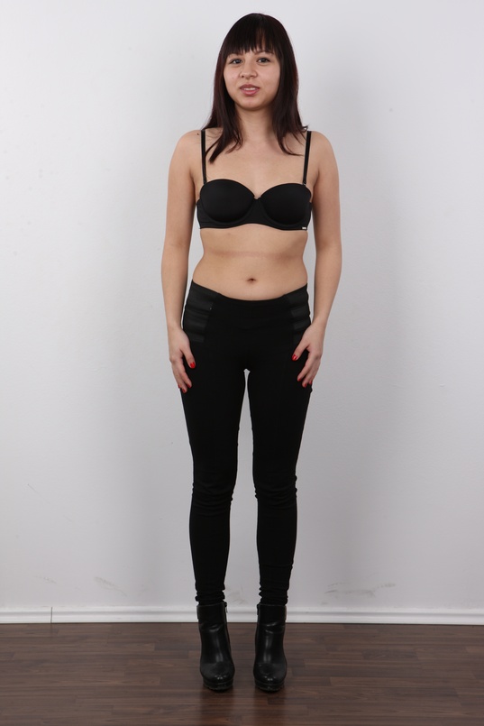 4. Download full pics of Miky (20) from czechcasting.com