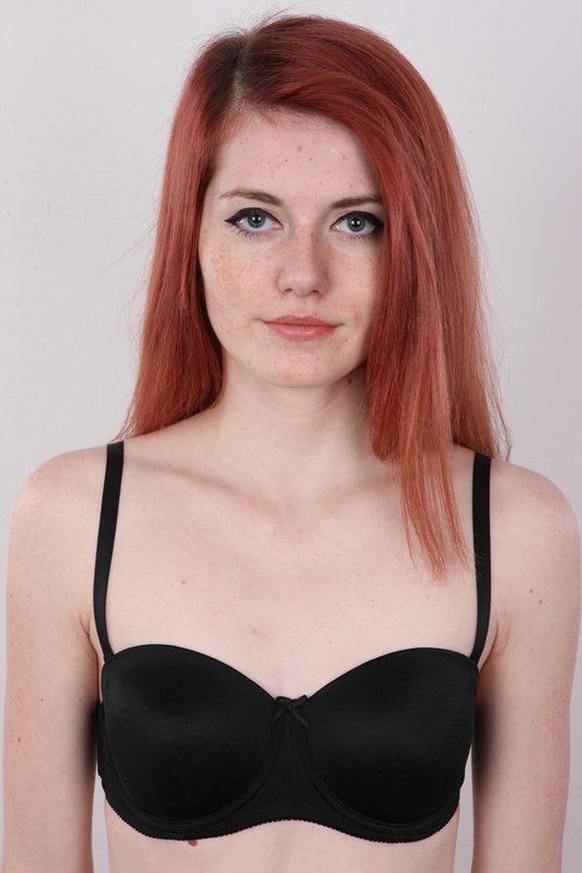 6. Download full pics of Svetlana (19) from czechcasting.com