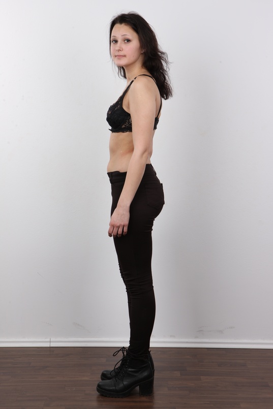 3. Download full pics of Radka (18) from czechcasting.com