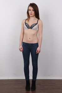 4. Download full pics of Denisa (19) from czechcasting.com