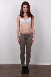 4. Download full pics of Anna (18) from czechcasting.com