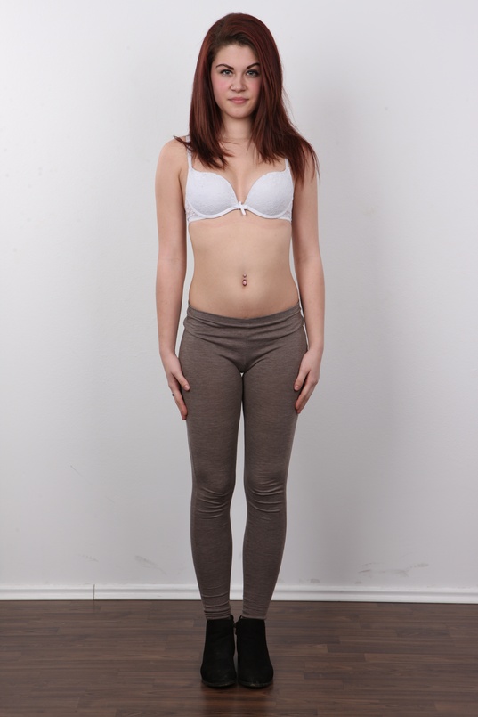 4. Download full pics of Anna (18) from czechcasting.com