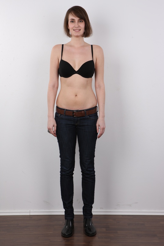 4. Download full pics of Martina (25) from czechcasting.com