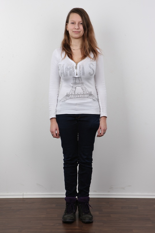 2. Download full pics of Sandra (19) from czechcasting.com