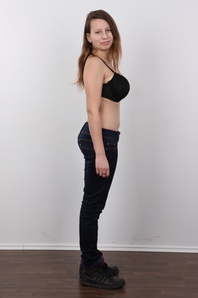 5. Download full pics of Sandra (19) from czechcasting.com