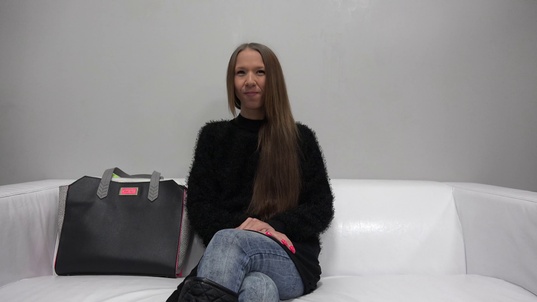 1. Download full pics of Zdenka (26) from czechcasting.com