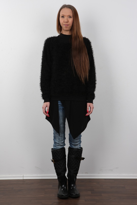 2. Download full pics of Zdenka (26) from czechcasting.com