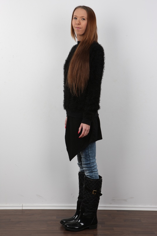 3. Download full pics of Zdenka (26) from czechcasting.com