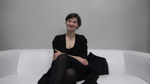 1. Download full pics of Anna (18) from czechcasting.com