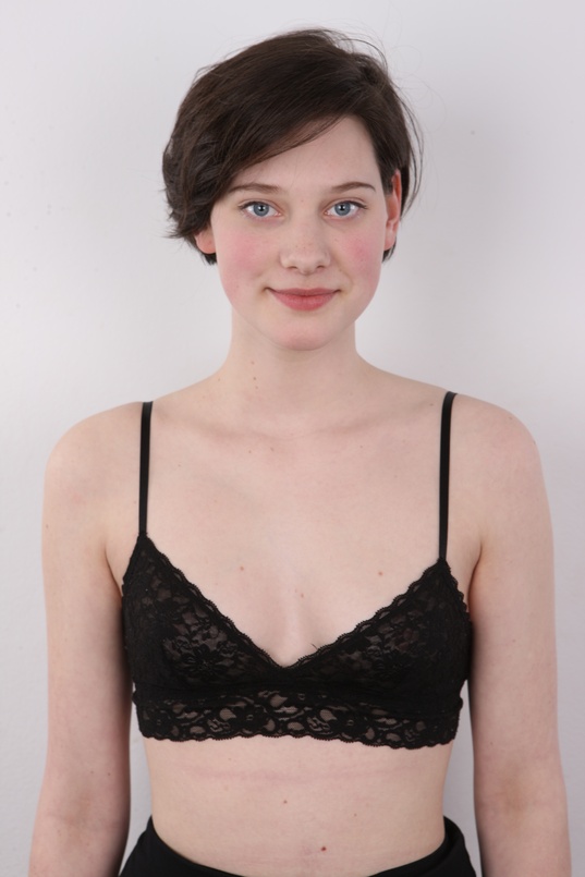 6. Download full pics of Anna (18) from czechcasting.com