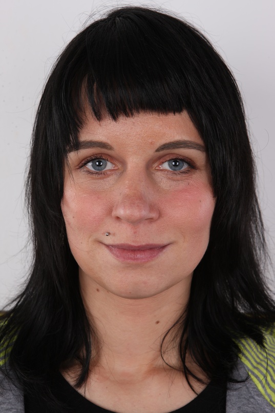 1. Download full pics of Katerina (29) from czechcasting.com