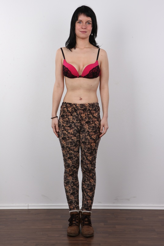 4. Download full pics of Katerina (29) from czechcasting.com