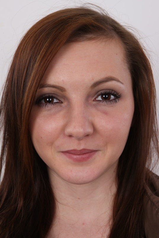 1. Download full pics of Kristyna (18) from czechcasting.com