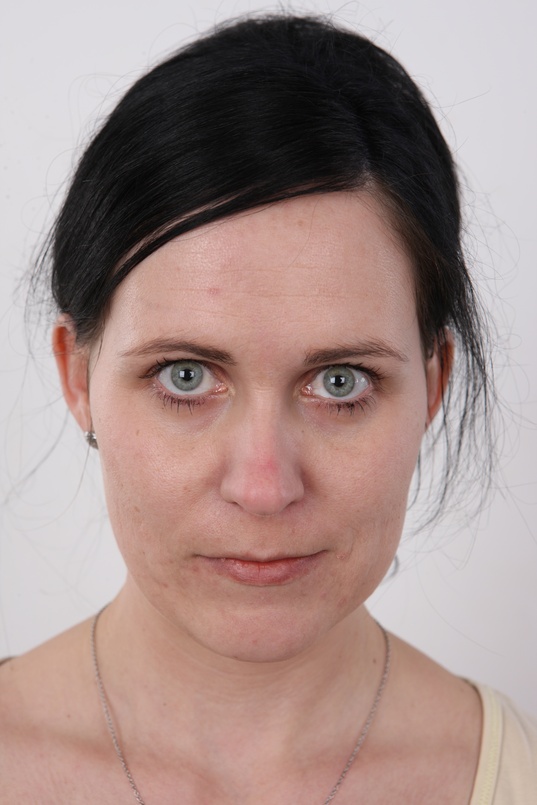 1. Download full pics of Lucie (31) from czechcasting.com