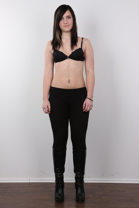 4. Download full pics of Barbora (18) from czechcasting.com