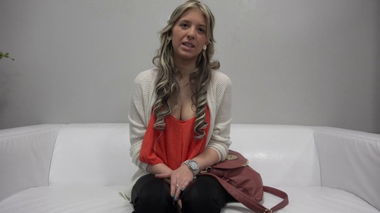 1. Download full pics of Karolina (20) from czechcasting.com