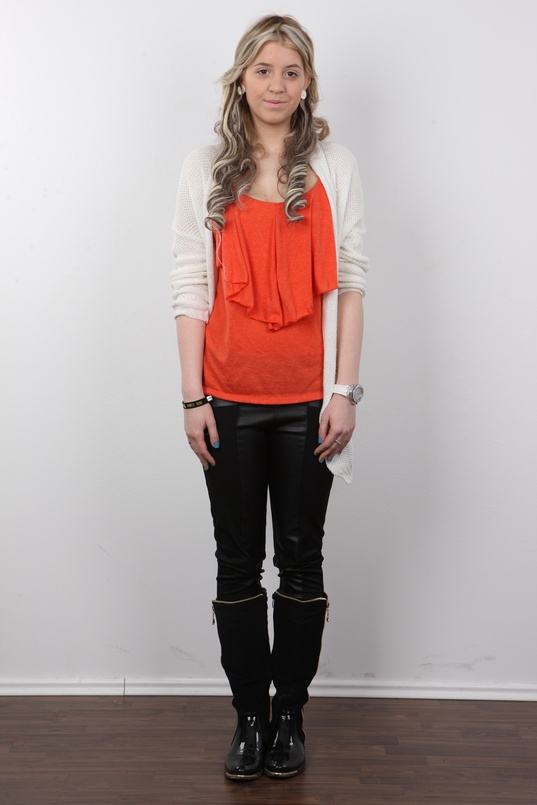 2. Download full pics of Karolina (20) from czechcasting.com