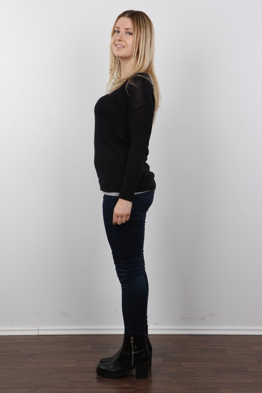 3. Download full pics of Lenka (24) from czechcasting.com