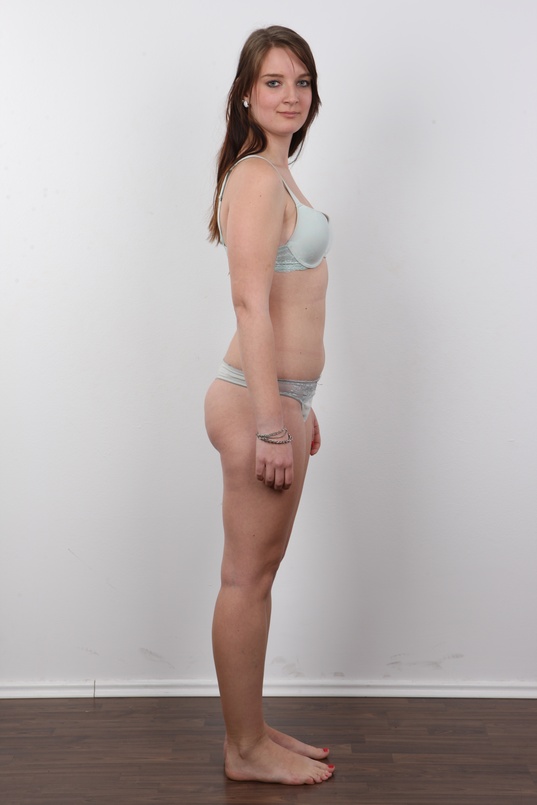 8. Download full pics of Lucie (20) from czechcasting.com