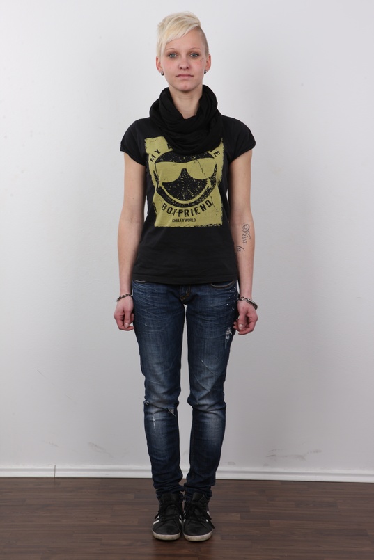 2. Download full pics of Lucie (23) from czechcasting.com