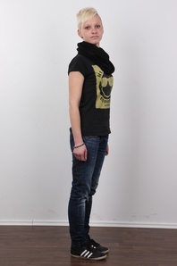 3. Download full pics of Lucie (23) from czechcasting.com