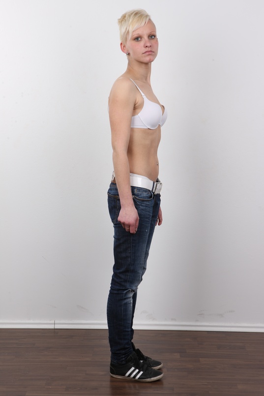 5. Download full pics of Lucie (23) from czechcasting.com