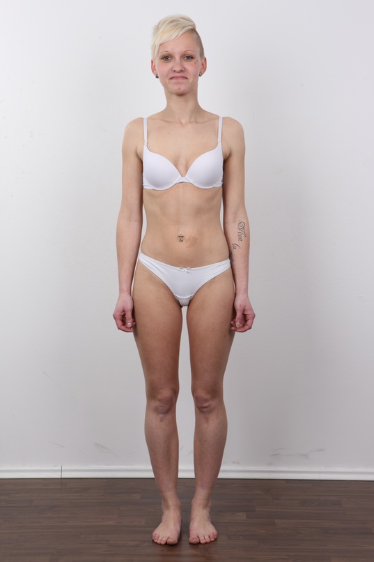 7. Download full pics of Lucie (23) from czechcasting.com