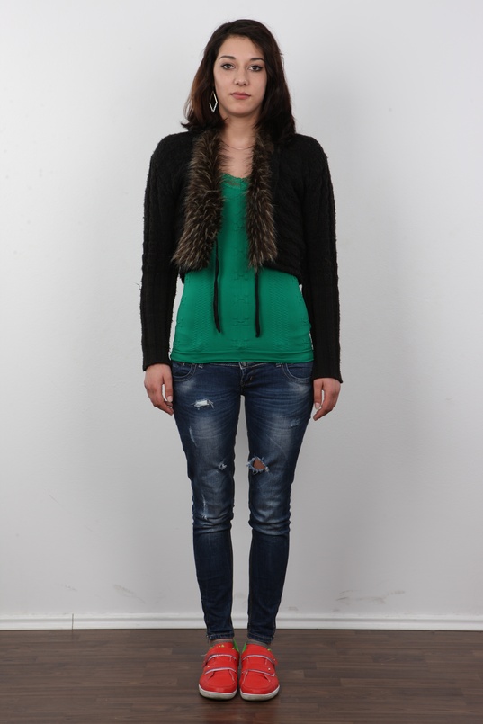 2. Download full pics of Tereza (21) from czechcasting.com