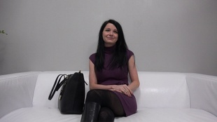 1. Download full pics of Veronika (29) from czechcasting.com