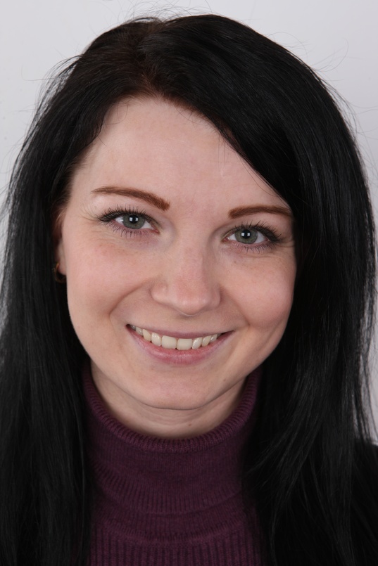 1. Download full pics of Veronika (29) from czechcasting.com